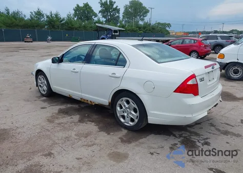 2010 Ford Fusion Se z USA, uszkodzony, nr VIN 3FAHP0HA3AR133645